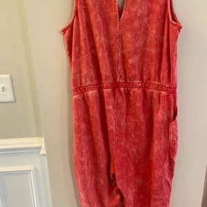 LIVI women’s sleeveless jumpsuit acid wash red size 26/28 new with tags.
